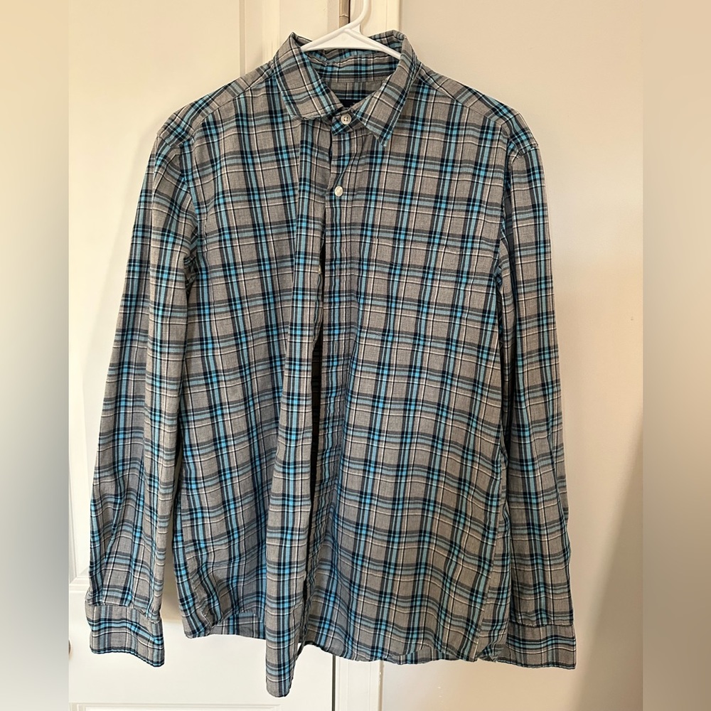 Gap Classic Fit Long Sleeve Plaid (Gray and Blue) Men’s size Medium